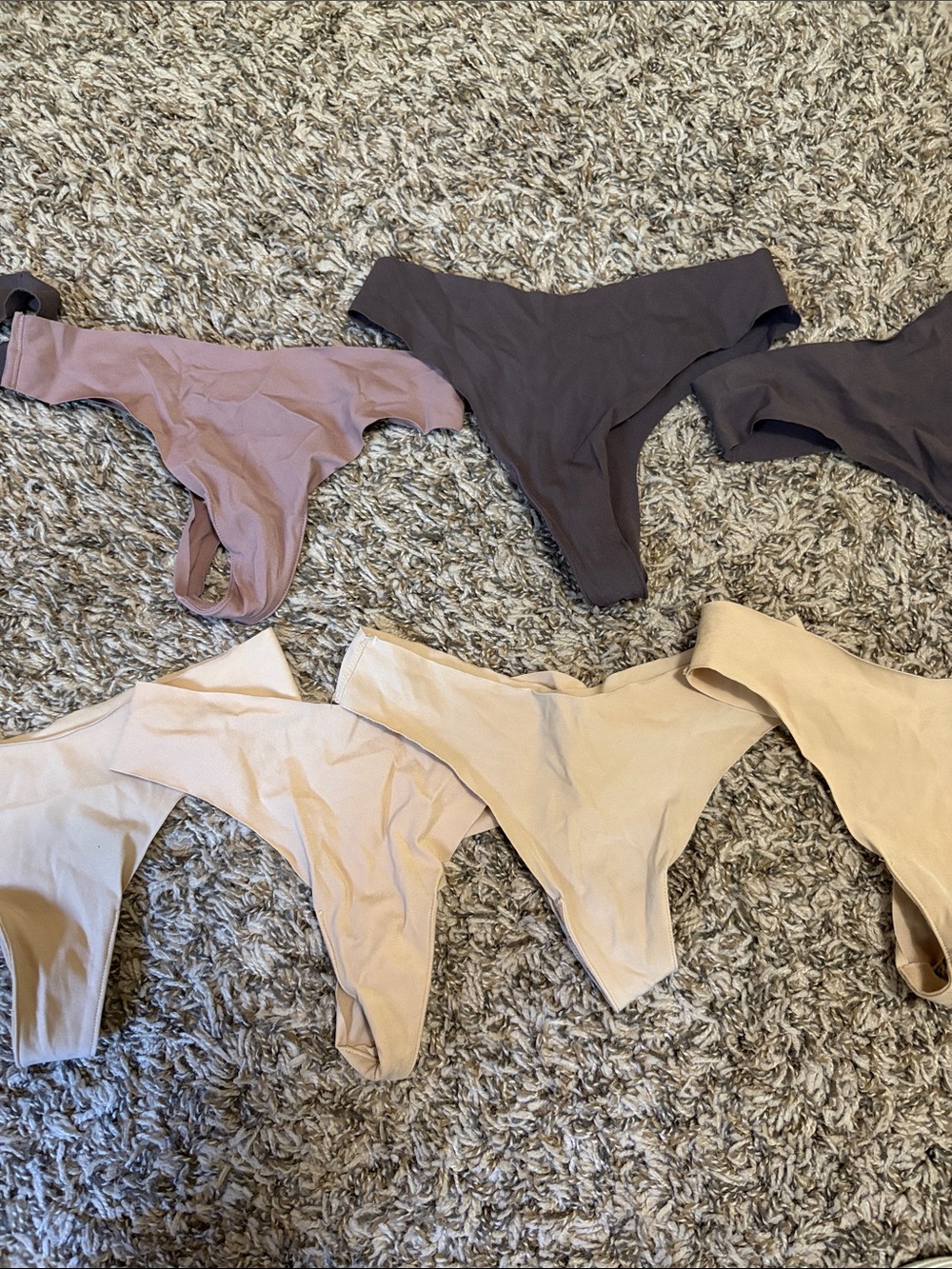 ALO Yoga Airbrush Invisible Thongs Sz XXS new set of 10 - Picture 6 of 9